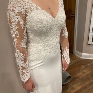 Brand new wedding dress size 4